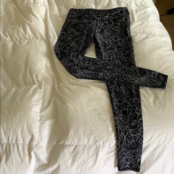 Fabletics leggings. - Picture 2 of 4